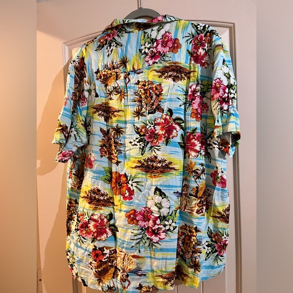 Men’s Collared Hawaiian Button Down Shirt - Picture 2 of 3
